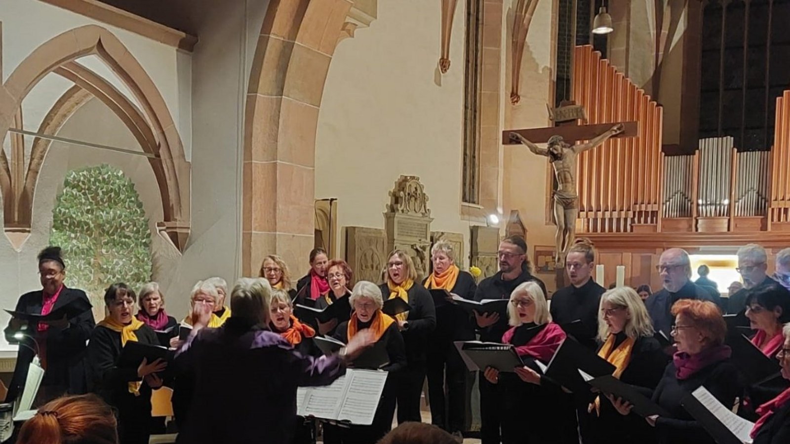 Bei Mozarts „Ave Verum“ beweist der Chor Vierklang stimmliche Kraft. Foto: Schurr Bei Mozarts „Ave Verum“ beweist der Chor Vierklang stimmliche Kraft. Foto: Schurr