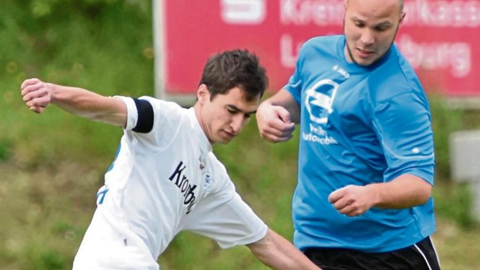 Gegensätzlicher könnte die Situation bei Moritz Hahl und Marcel Scholz (rechts) nicht sein. Der Scholz grüßt mit dem TSV Häfnerhaslach von der Tabellenspitze, Hahl steht mit dem TSV Aurich ganz unten. Foto: Leitner Gegensätzlicher könnte die Situation bei Moritz Hahl und Marcel Scholz (rechts) nicht sein. Der Scholz grüßt mit dem TSV Häfnerhaslach von der Tabellenspitze, Hahl steht mit dem TSV Aurich ganz unten. Foto: Leitner
