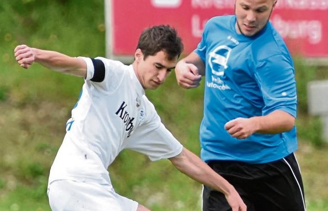 Gegensätzlicher könnte die Situation bei Moritz Hahl und Marcel Scholz (rechts) nicht sein. Der Scholz grüßt mit dem TSV Häfnerhaslach von der Tabellenspitze, Hahl steht mit dem TSV Aurich ganz unten.  Foto: Leitner
