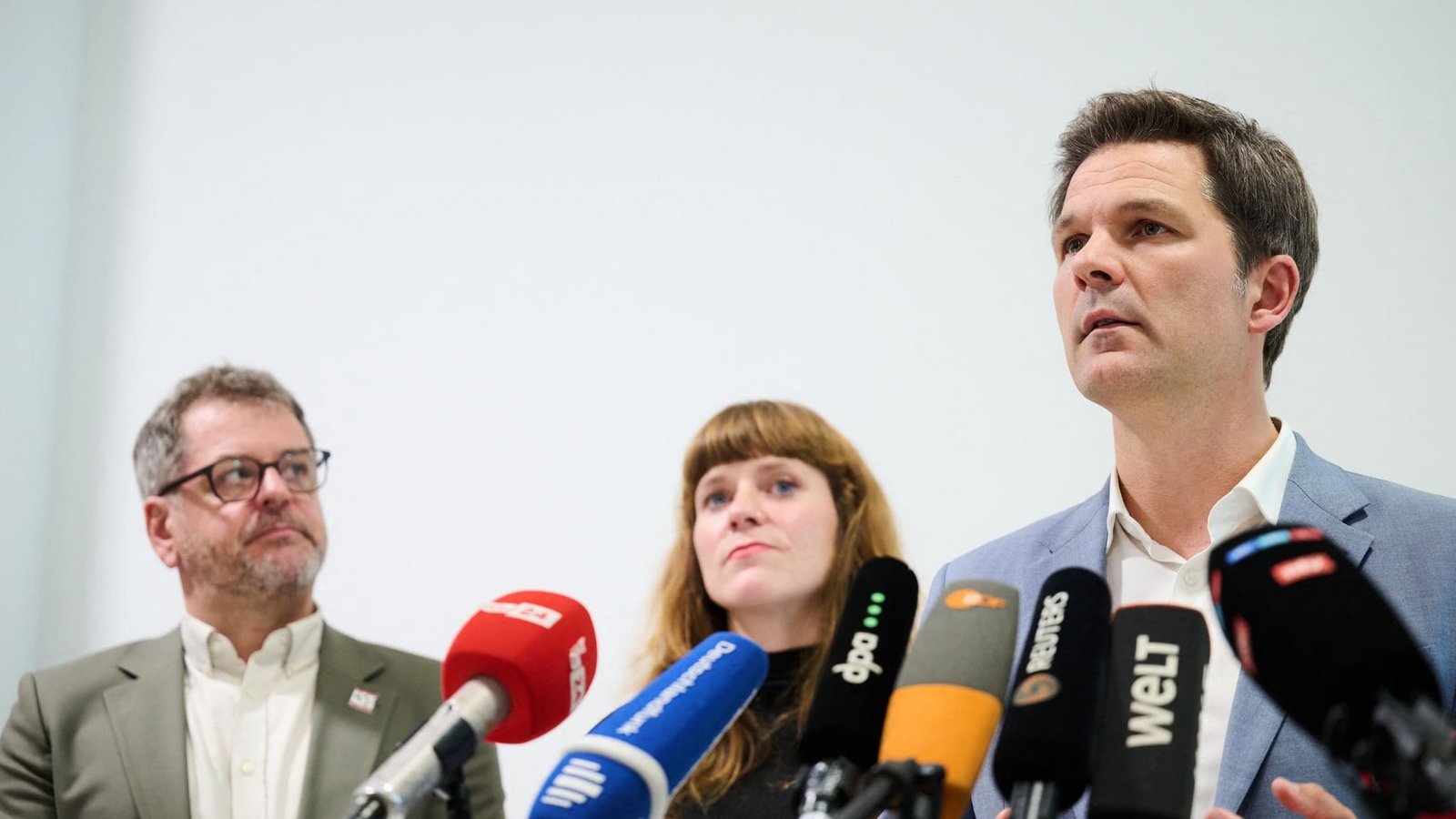 Steffen Krach (r-l, SPD), Kerstin Wolter (Die Linke) und Werner Graf (Bündnis90/Die Grünen) sondierten seit vergangener Woche über eine Regierungsbildung.Annette Riedl/dpa Steffen Krach (r-l, SPD), Kerstin Wolter (Die Linke) und Werner Graf (Bündnis90/Die Grünen) sondierten seit vergangener Woche über eine Regierungsbildung.Annette Riedl/dpa