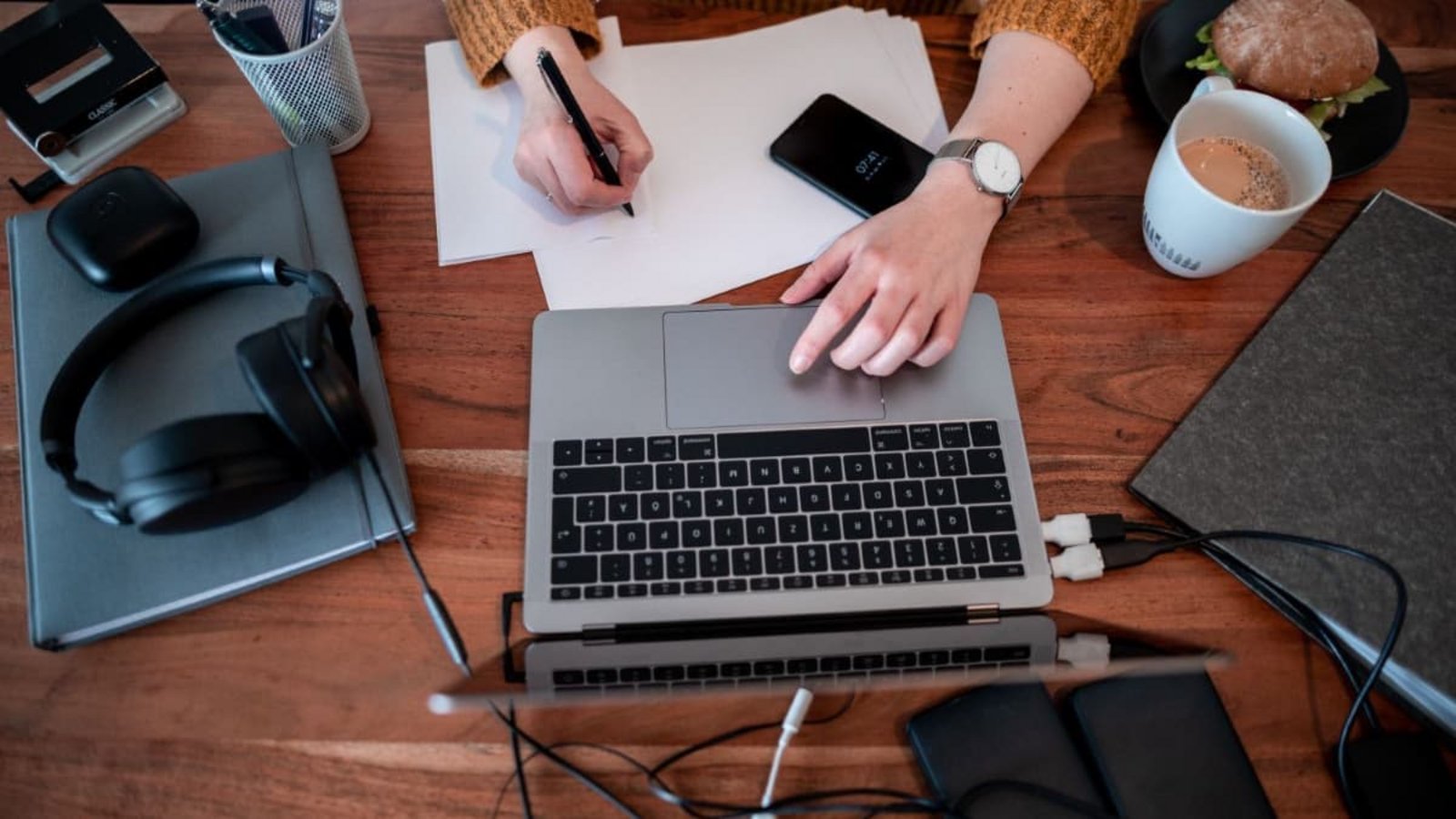 Wenn es nach der Meinung vieler Manager geht, sollten Mitarbeiter weniger oft im Homeoffice arbeiten.dpa/Fabian Strauch Wenn es nach der Meinung vieler Manager geht, sollten Mitarbeiter weniger oft im Homeoffice arbeiten.dpa/Fabian Strauch