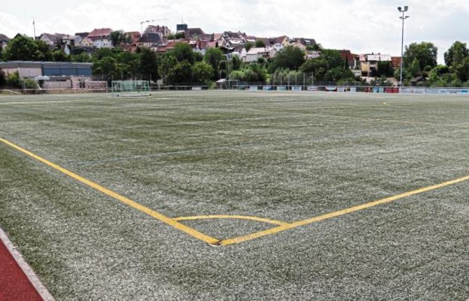Die Sportplätze in der Region wie hier der Kunstrasenplatz des SC Hohenhaslach bleiben für den Rest der Saison 2020/2021 weiterhin leer. Die Spielzeit ist abgebrochen. Foto: Rücker