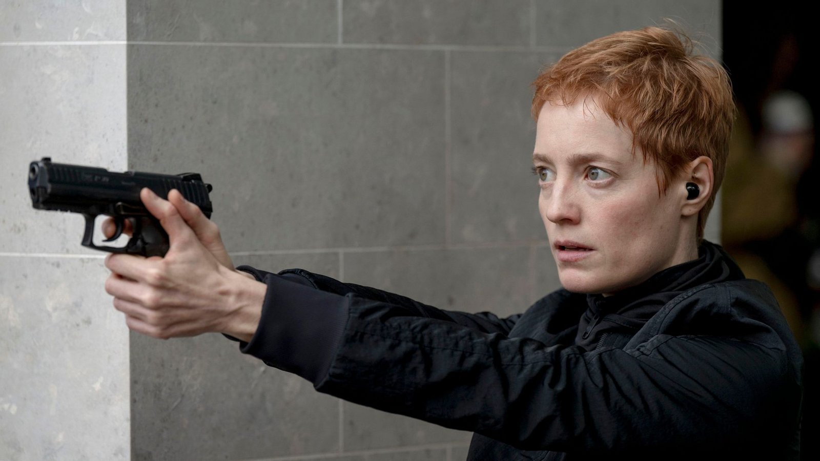 Leonie Benesch kann auch anders: In „Prisoner spielt sie die Auftragskillerin Nina Drâgus.Foto: ARD Degeto/Sky UK Leonie Benesch kann auch anders: In „Prisoner spielt sie die Auftragskillerin Nina Drâgus.Foto: ARD Degeto/Sky UK