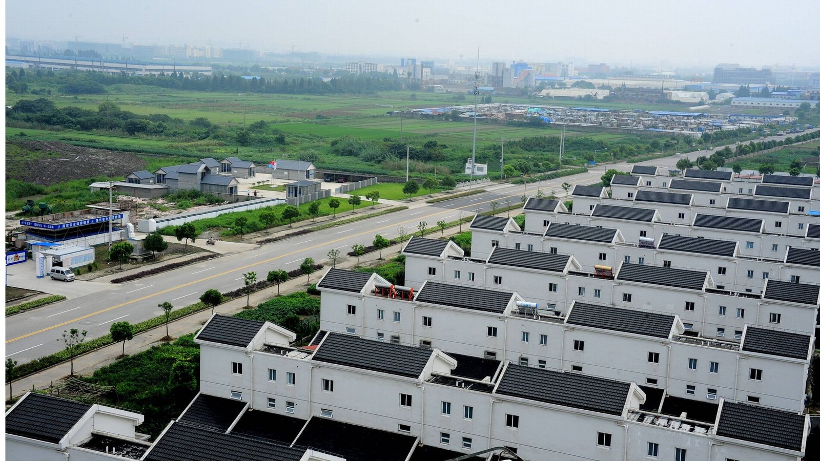 Auch in China stehen schon ganze Siedlungen aus dem 3D-Drucker. Hier eine Impression aus dem Schanghaier Qingpu-Park. Die Gebäude entstanden bereits 2014.Foto: imago/China Foto Press/imago stock&people Auch in China stehen schon ganze Siedlungen aus dem 3D-Drucker. Hier eine Impression aus dem Schanghaier Qingpu-Park. Die Gebäude entstanden bereits 2014.Foto: imago/China Foto Press/imago stock&people