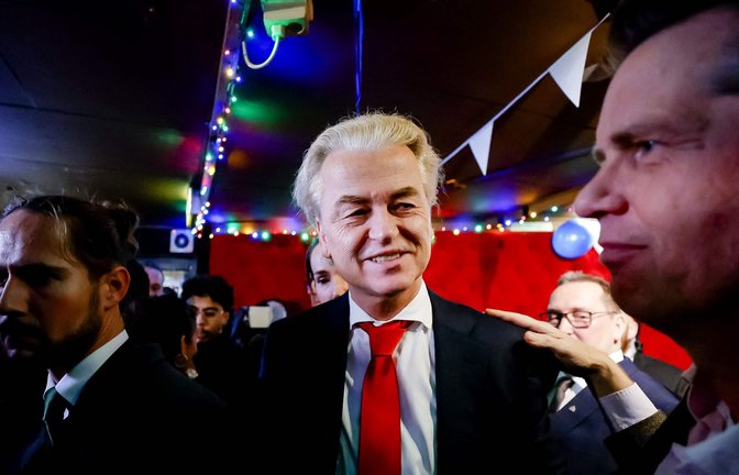 Geert Wilders strahlt über das Ergebnis.<span class='image-autor'>Foto: AFP/Remko de  Waal</span>