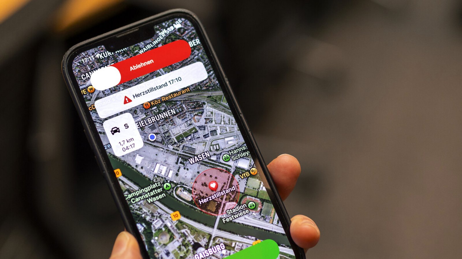 Eine App zeigt an, was wo passiert ist – und soll Helfer aktivieren.Foto: Lichtgut/Julian Rettig Eine App zeigt an, was wo passiert ist – und soll Helfer aktivieren.Foto: Lichtgut/Julian Rettig