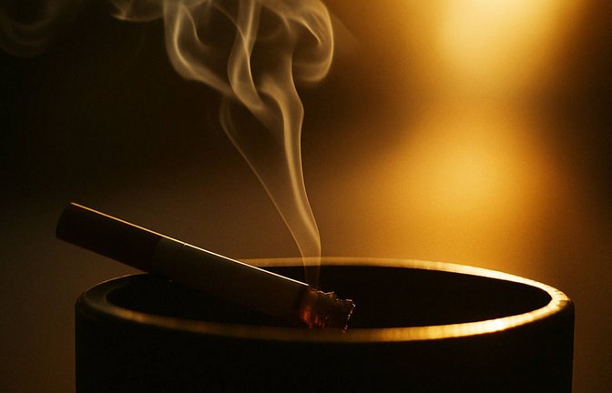 Der hohe Tabakkonsum hat gravierende Folgen: Im Jahr 2023 starben etwa 131.000 Menschen in Deutschland an den Folgen tabakbedingter Erkrankungen. Das entspricht 13,7 Prozent aller Todesfälle in Deutschland.<span class='image-autor'>Foto: Imago/IPA Photo</span>