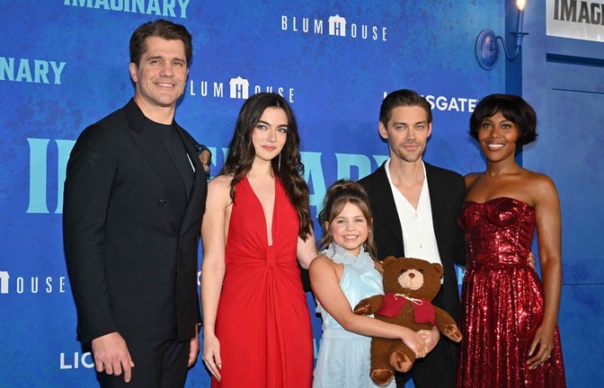 Regisseur Jeff Wadlow und der Cast (V.l.: Taegen Burns, Pyper Braun, Tom Payne und DeWanda Wise) bei der Premiere.<span class='image-autor'>Foto: AFP/ROBYN BECK</span>