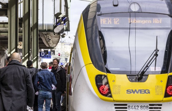 Die Züge in den Landesfarben erleben einen Ansturm.<span class='image-autor'>Foto: IMAGO/Arnulf Hettrich</span>