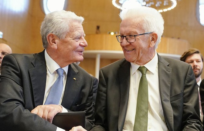 Gedankenaustausch: Alt-Bundespräsident Gauck (li.) und Ministerpräsident Kretsch­mann   in Mannheim.<span class='image-autor'>Foto: dpa/Uwe Anspach</span>
