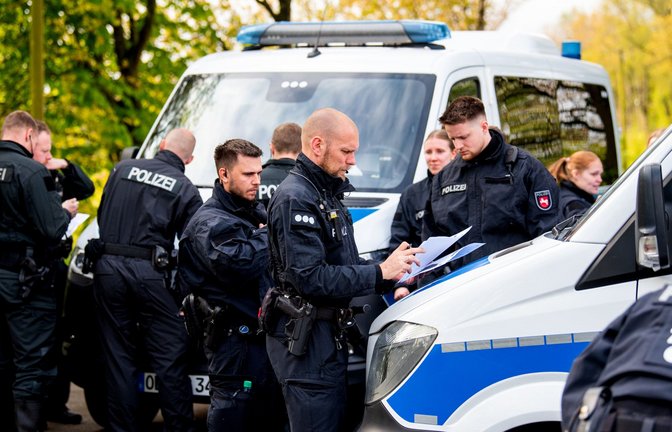Zusätzlich zur Polizei, soll nun auch noch die Bundeswehr bei der Suche nach dem vermissten  Arian aus Bremervörde helfen.<span class='image-autor'>Foto: dpa/Daniel Bockwoldt</span>