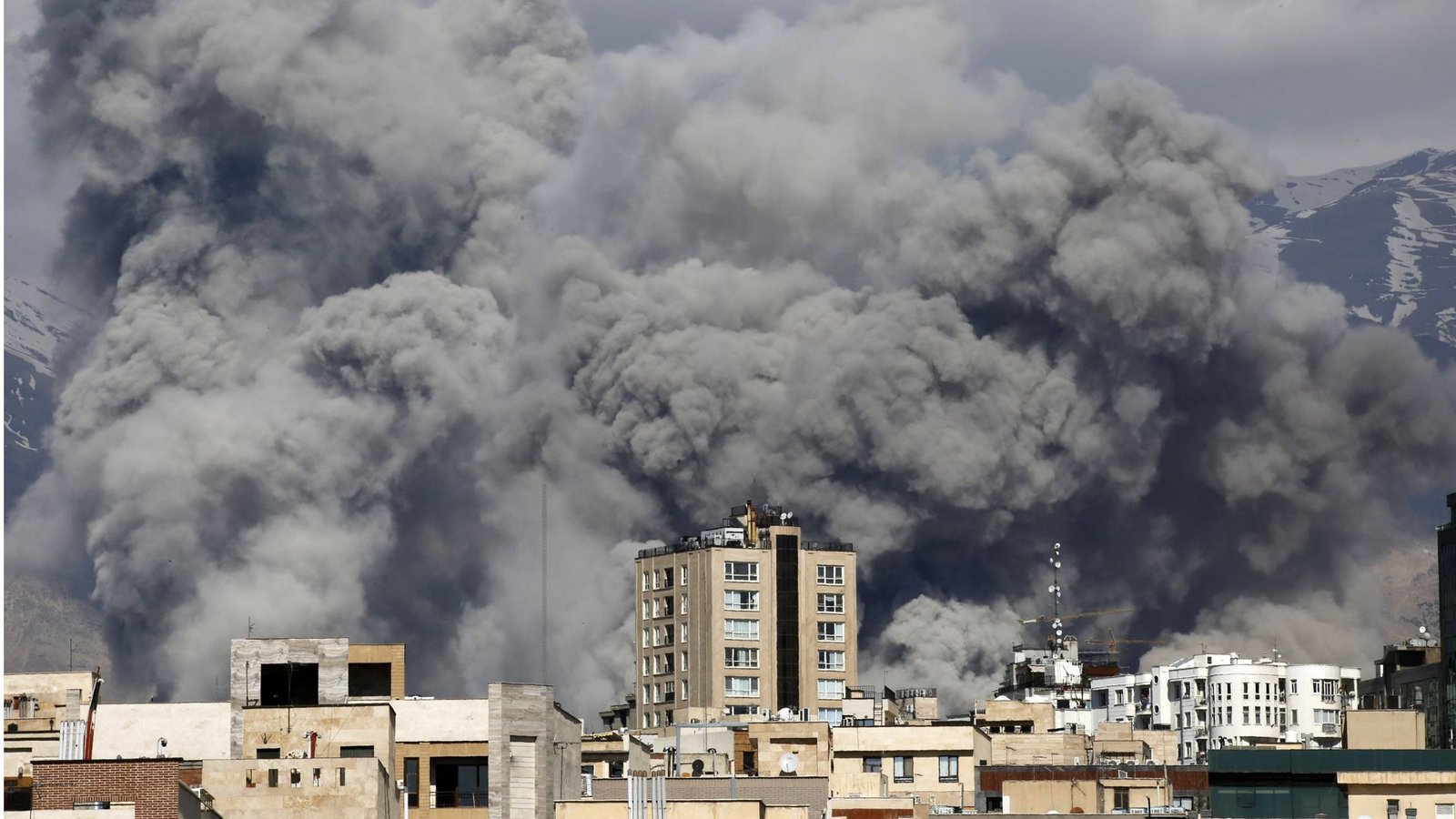 Qualm über Irans Hauptstadt: Teheran steht unter Beschuss.Foto: IMAGO/Anadolu Agency