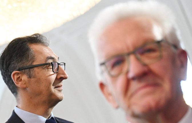 Winfried Kretschmann hält Özdemir für einen geeigneten Nachfolger. Den Grünen-Nachwuchs muss der Bundeslandwirtschaftsminister noch von sich  überzeugen.<span class='image-autor'>Foto: dpa/Marijan Murat</span>