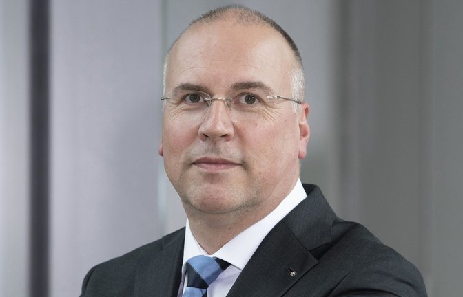 Johannes Bauernfeind, Chef der Südwest-AOK, sieht die Beitragszahler unfair belastet.<span class='image-autor'>Foto: dpa/AOK Baden-Württemberg/Thomas Kienzle</span>