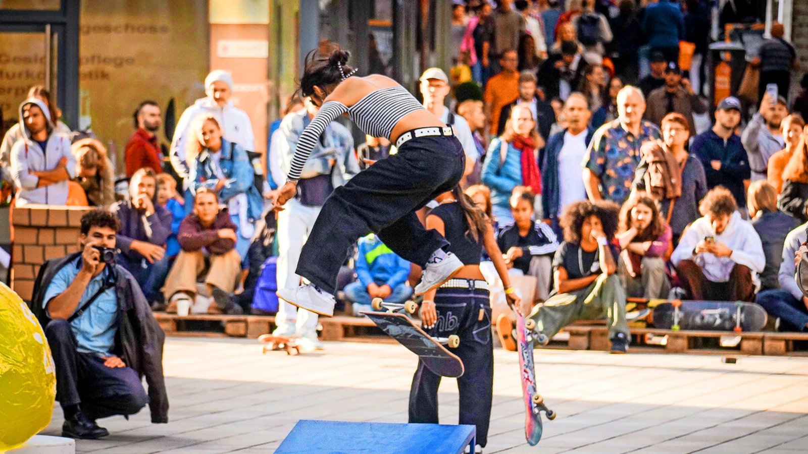 Fünf Tage lang eroberten Skater die Stadt – auch vor dem Stuttgarter Rathaus zeigten sie ihre Tricks.Foto: Ferdinando Iannone