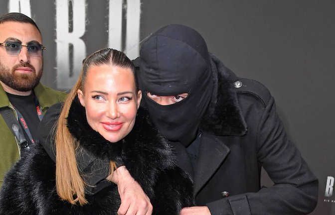 Die Anhans (vorne) bei einer Filmpremiere der Haftbefehl-Doku. Nina Anhan ertappte die Einbrecher auf frischer Tat, diese entkamen dennoch.<span class='image-autor'>Foto: IMAGO/Gartner</span>