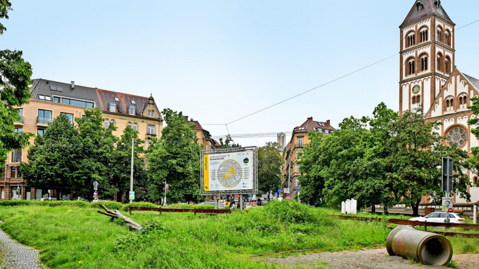 Etwas wild und ungepflegt, aber grün sieht es derzeit in Teilen des Bismarckplatzes aus.Foto: Lichtgut/Max Kovalenko; Haus der Geschichte/Gebr. Metz