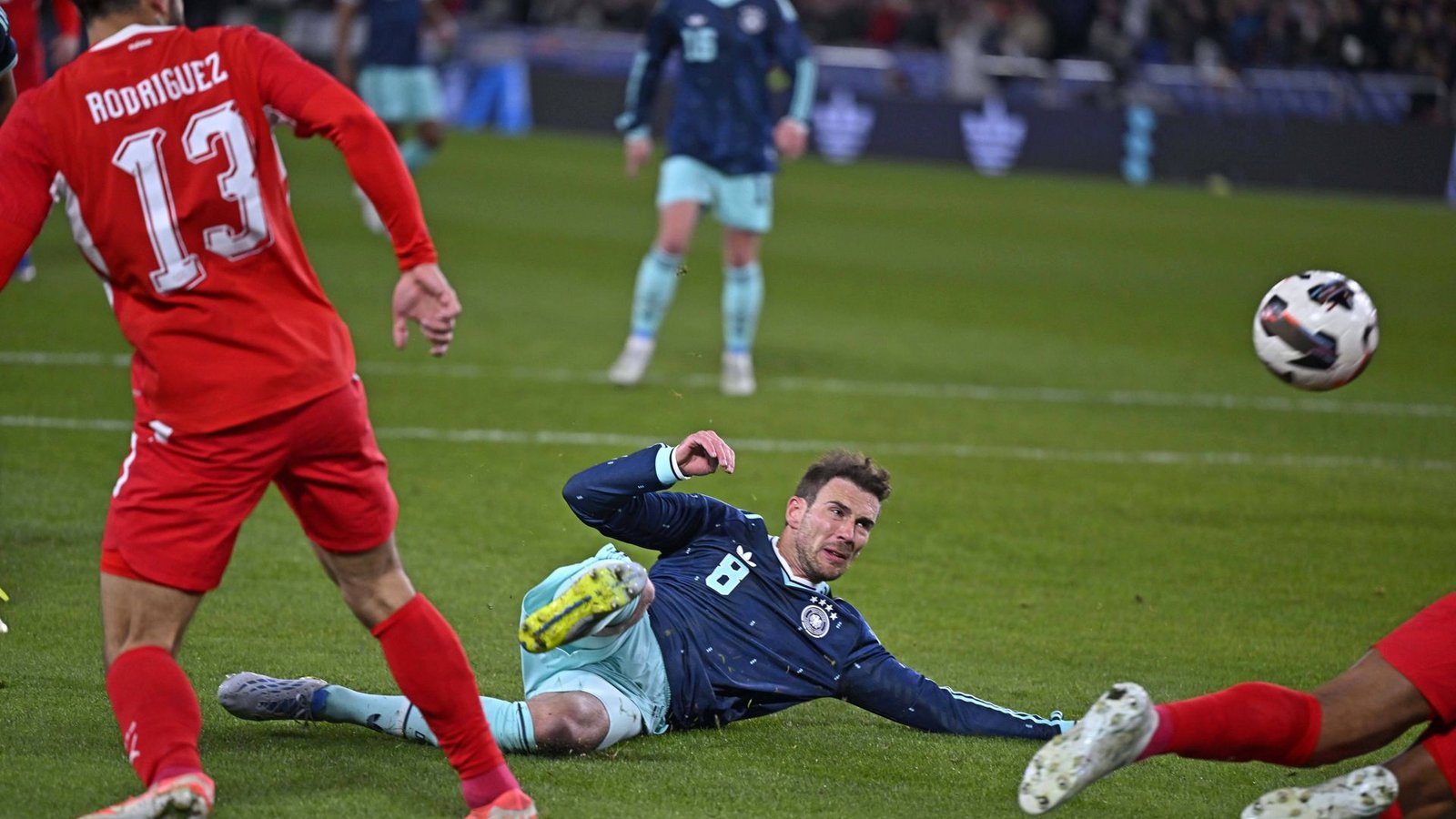 Leon Goretzka (Note 2,5): Spielte den offensiven Part in der Doppelsechs. Dabei setzte Leon Goretzka seine Mitspieler mit direkten, schnellen Pässen ein. Suchte auch den Weg in den Strafraum wie bei seinen Chancen (55./59./75.). Ein gutes Spiel des Münchners.Foto: IMAGO/MIS