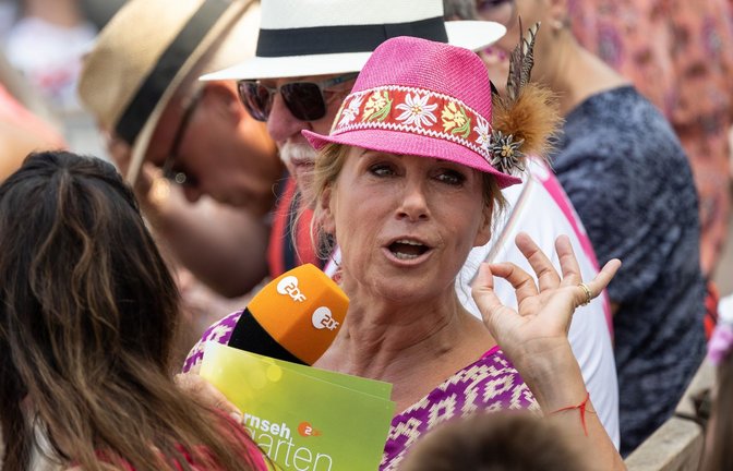 Moderatorin Andrea Kiewel während der Live-Sendung "ZDF-Fernsehgarten" unter dem Partymotto "Mallorca vs. Oktoberfest".<span class='image-autor'>Foto: Hannes P. Albert/dpa</span>