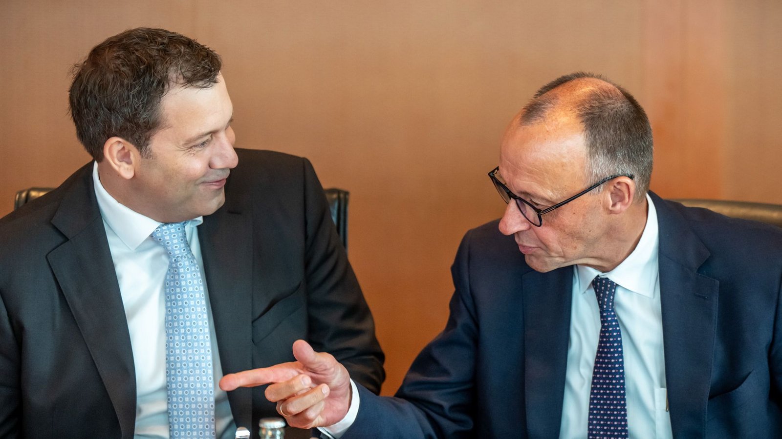 Kanzler Friedrich Merz (CDU, re.) und Vizekanzler Lars Klingbeil (SPD)Foto: Michael Kappeler/dpa Kanzler Friedrich Merz (CDU, re.) und Vizekanzler Lars Klingbeil (SPD)Foto: Michael Kappeler/dpa