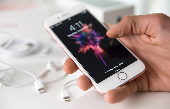 Noch bekommt das iPhone 7 Sicherheitsupdates.<span class='image-autor'>Foto: Anna Hoychuk / shutterstock.com</span>