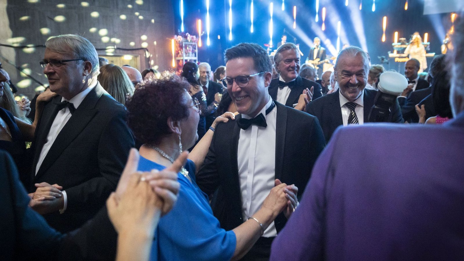 Beim Landespresseball tanzte er schon mal mit Kretschmanns Gattin GerlindeFoto: Lichtgut/Julian Rettig Beim Landespresseball tanzte er schon mal mit Kretschmanns Gattin GerlindeFoto: Lichtgut/Julian Rettig