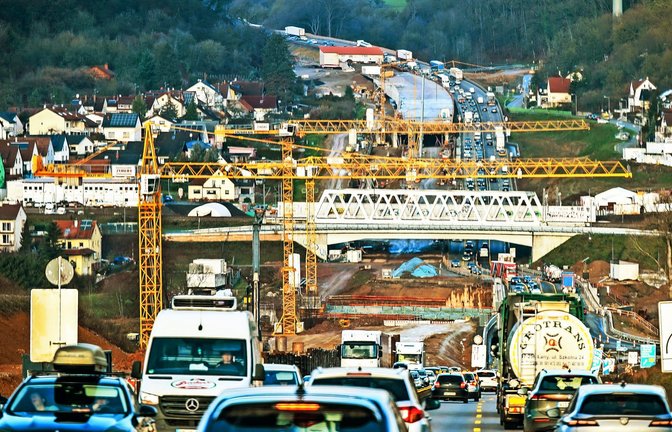 Die A8 bei Pforzheim ist aktuell wegen eines Unfalls gesperrt – es kommt zu langen Staus (Archivfoto).<span class='image-autor'>Foto: IMAGO/Steinsiek.ch/IMAGO/JOERAN STEINSIEK</span>