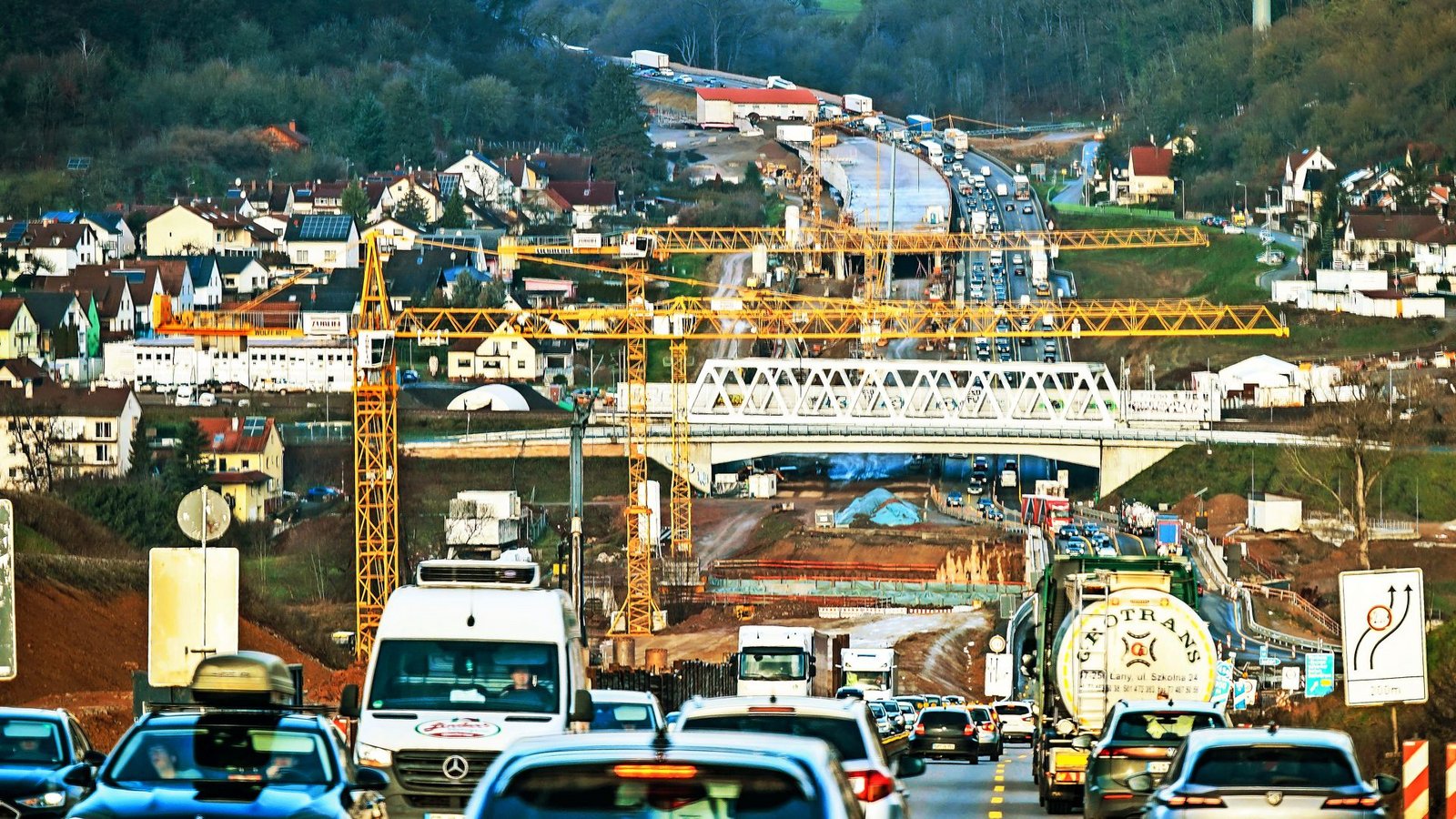 Die A8 bei Pforzheim ist aktuell wegen eines Unfalls gesperrt – es kommt zu langen Staus (Archivfoto).Foto: IMAGO/Steinsiek.ch/IMAGO/JOERAN STEINSIEK