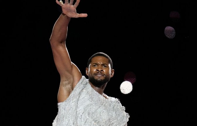 Usher hatte in der Halbzeitpause des Super Bowls einen großen Auftritt.<span class='image-autor'>Foto: Ashley Landis/AP/dpa</span>