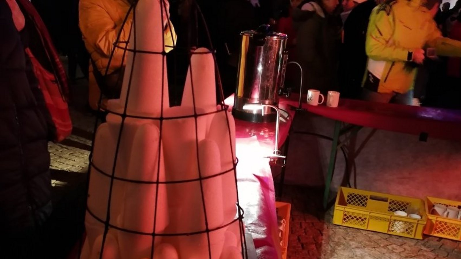 Die Zuckerhüte erwarten ihr Schicksal. 