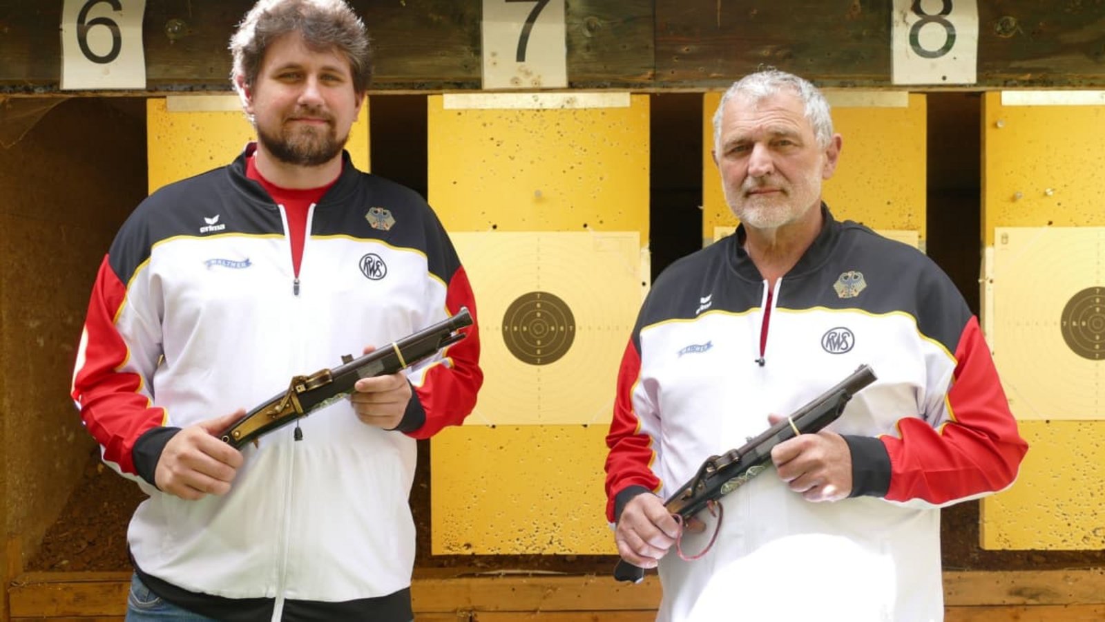 Robert (links) und Hans Zipperer mit Ihren historischen Luntenschlosspistolen.Torsten Schöll