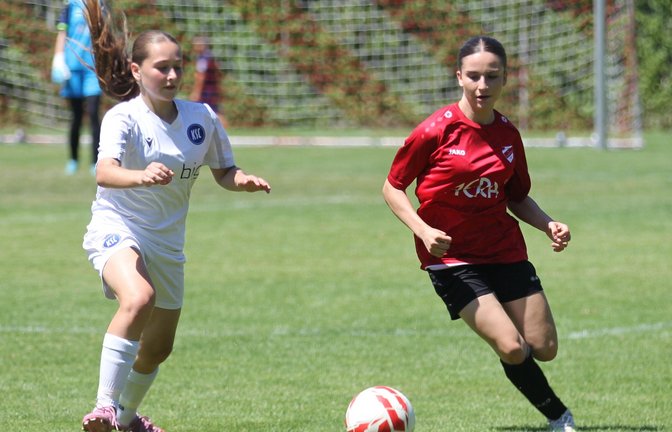 Zwischenzeitlich gelang dem SV Horrheim (rotes Trikot) gegen den Karlsruher SC II sogar der Ausgleich. <span class='image-autor'>Foto: Dittrich</span>