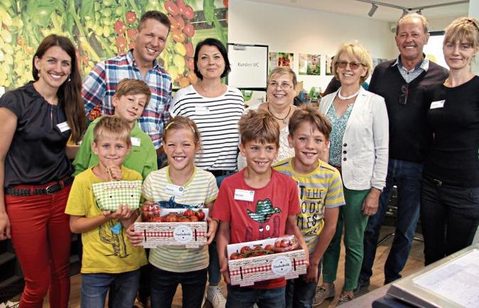 Familie Hagdorn und ihre Mitarbeiter empfangen ihre Kunden von jetzt an im neuen Hofladen im Hochdorfer Gewerbegebiet.  Foto: Banholzer