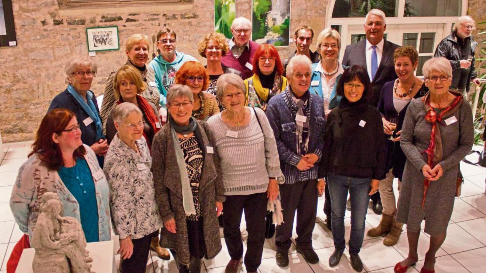 20 Künstler stellen in Eberdingen knapp 70 Gemälde und Objekte aus. Fotos: Friedrich 20 Künstler stellen in Eberdingen knapp 70 Gemälde und Objekte aus. Fotos: Friedrich