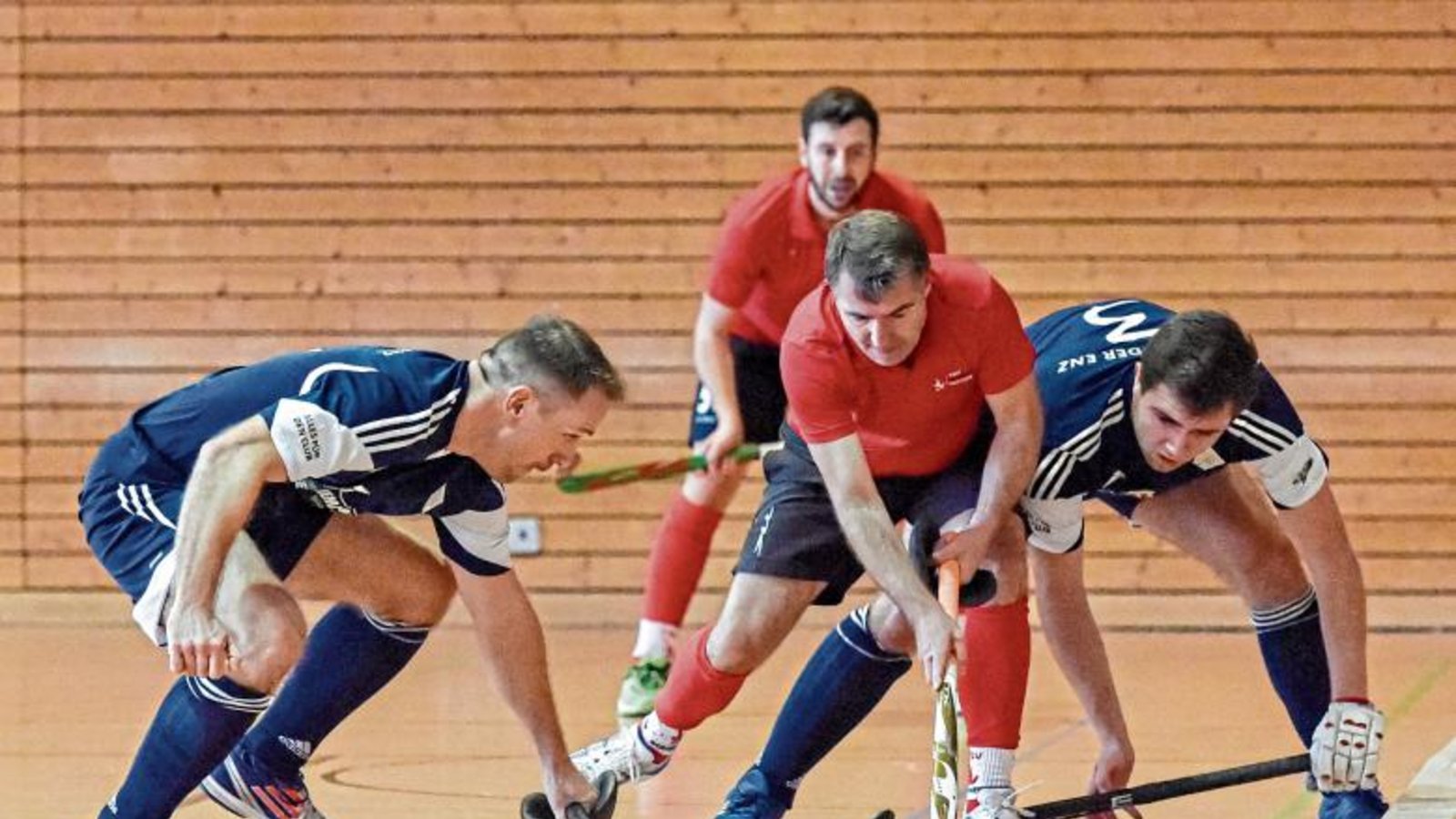 Aller Einsatz von Sven König (links) und Felix Humbeck (rechts) ist vergebens. Der CEV verliert auch seine Saisonspiele Nummer fünf und sechs. Foto: Archiv/Leitner Aller Einsatz von Sven König (links) und Felix Humbeck (rechts) ist vergebens. Der CEV verliert auch seine Saisonspiele Nummer fünf und sechs. Foto: Archiv/Leitner