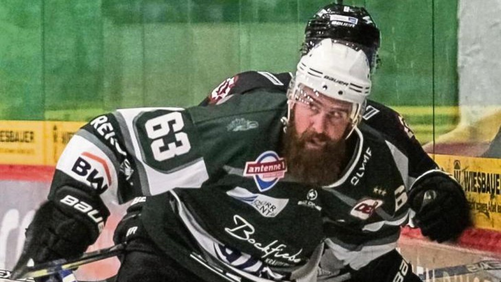 Shawn Weller war am Wochenende der überragende Akteur bei den Bietigheim Steelers. Der Stürmer erzielte insgesamt vier Treffer. Foto: Simecek Shawn Weller war am Wochenende der überragende Akteur bei den Bietigheim Steelers. Der Stürmer erzielte insgesamt vier Treffer. Foto: Simecek
