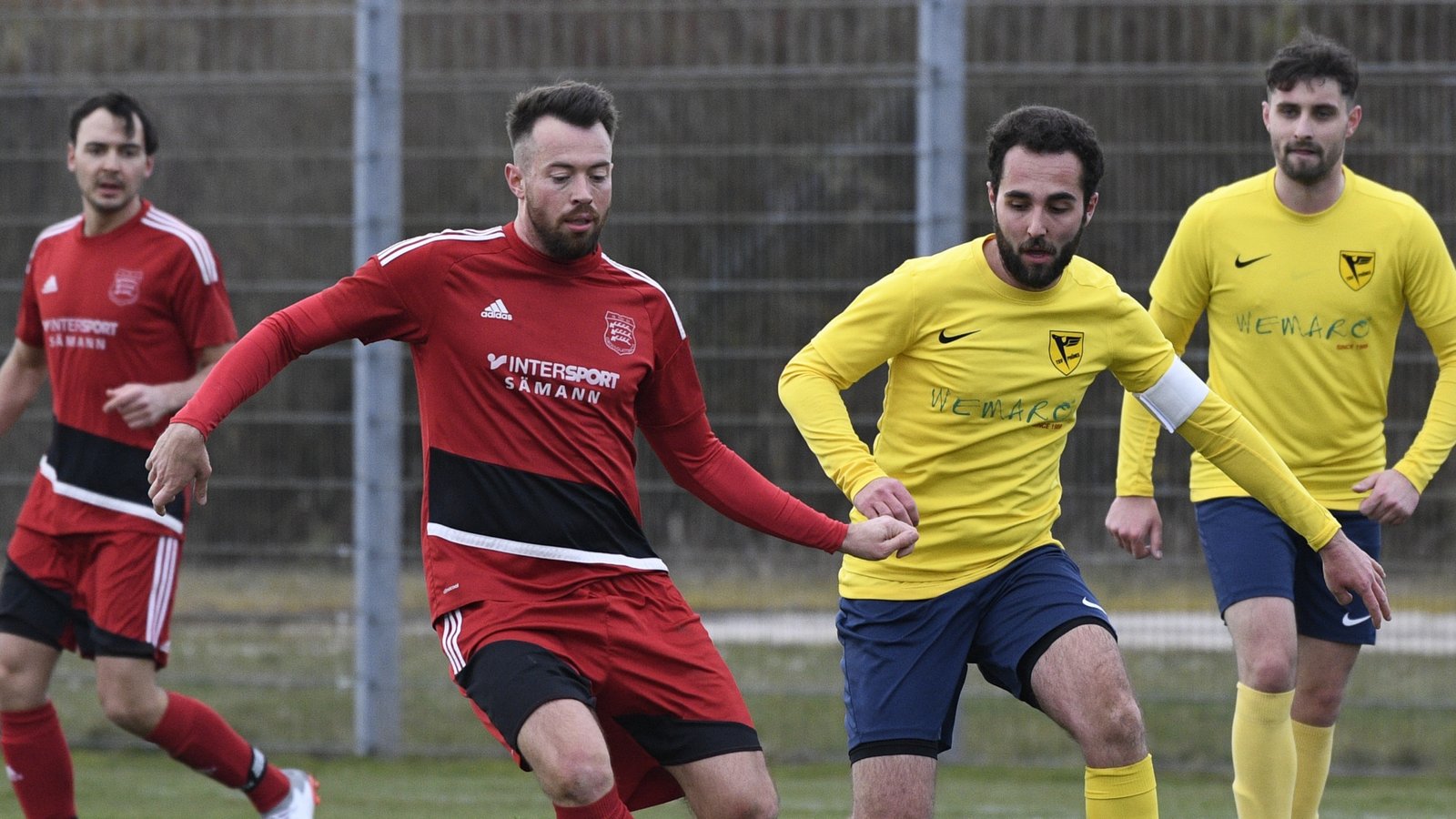 Jakob Nabrotzki (links) und der TSV Großglattbach können ihre Saison an diesem Montag krönen. Mit einem Sieg gegen den VfB Vaihingen wäre ihnen Platz vier nicht mehr zu nehmen. Foto: Leitner Jakob Nabrotzki (links) und der TSV Großglattbach können ihre Saison an diesem Montag krönen. Mit einem Sieg gegen den VfB Vaihingen wäre ihnen Platz vier nicht mehr zu nehmen. Foto: Leitner