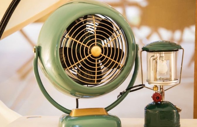 Ventilatoren sorgen für Abkühlung beim Camping.<span class='image-autor'>Shutterstock/socrates471</span>