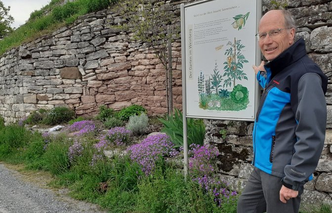 Ochsenbachs Ortsvorsteher Dieter Baum ist froh, dass die Pflege des Gartens am Geigersberg mit Ortschaftsrätin Susanne Collmer auch weiterhin gesichert ist.  <span class='image-autor'>Foto: Glemser</span>