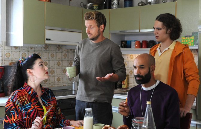 Von links: Tina (Anita Eichhorn), Lasse (Jörn Schlönvoigt), Naveen (Markus Subramaniam), Till (Marinus Hohmann).<span class='image-autor'>Foto: BR/Marco Orlando Pichler</span>