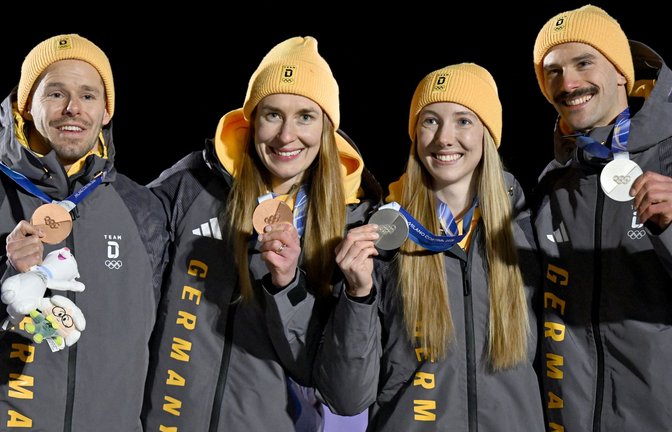 Die deutschen Skeleton-Teams Christopher Grotheer/Jacqueline Pfeifer und Susanne Kreher/Axel Jungk (v. li.).<span class='image-autor'>Foto: Robert Michael/dpa</span>
