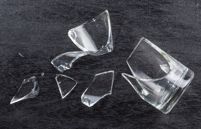 Die Gläser gehören nicht in den Altglas-Container.<span class='image-autor'>Foto: showcake / shutterstock.com</span>