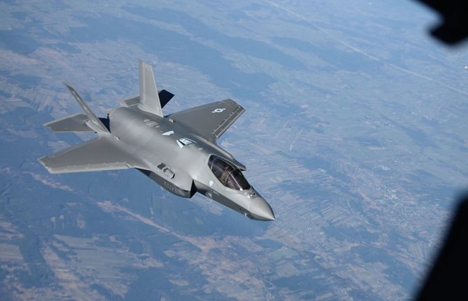 Der F-35-Jet gilt als bestes Kampfflugzeug der Welt. Viele Nato-Partner kaufen die Maschinen von den USA und vergrößern damit ihre Abhängigkeit.<span class='image-autor'>Foto: IMAGO/ZUMA Wire</span>