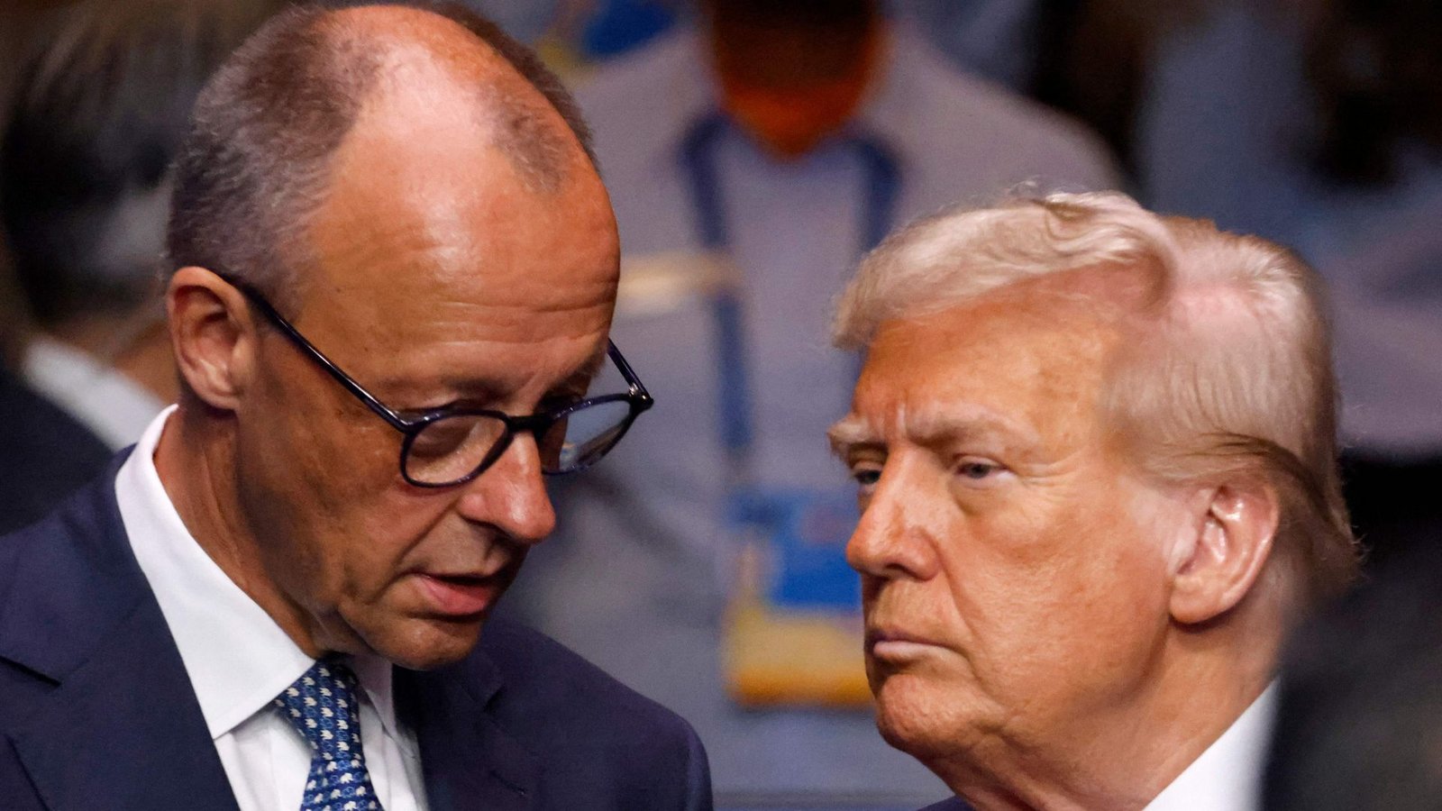 Bundeskanzler Merz hat die EU-Kommission erneut aufgefordert, die Verhandlungen mit US-Präsident Trump im Zollstreit rasch abzuschließen (Archivbild).Foto: AFP/LUDOVIC MARIN Bundeskanzler Merz hat die EU-Kommission erneut aufgefordert, die Verhandlungen mit US-Präsident Trump im Zollstreit rasch abzuschließen (Archivbild).Foto: AFP/LUDOVIC MARIN