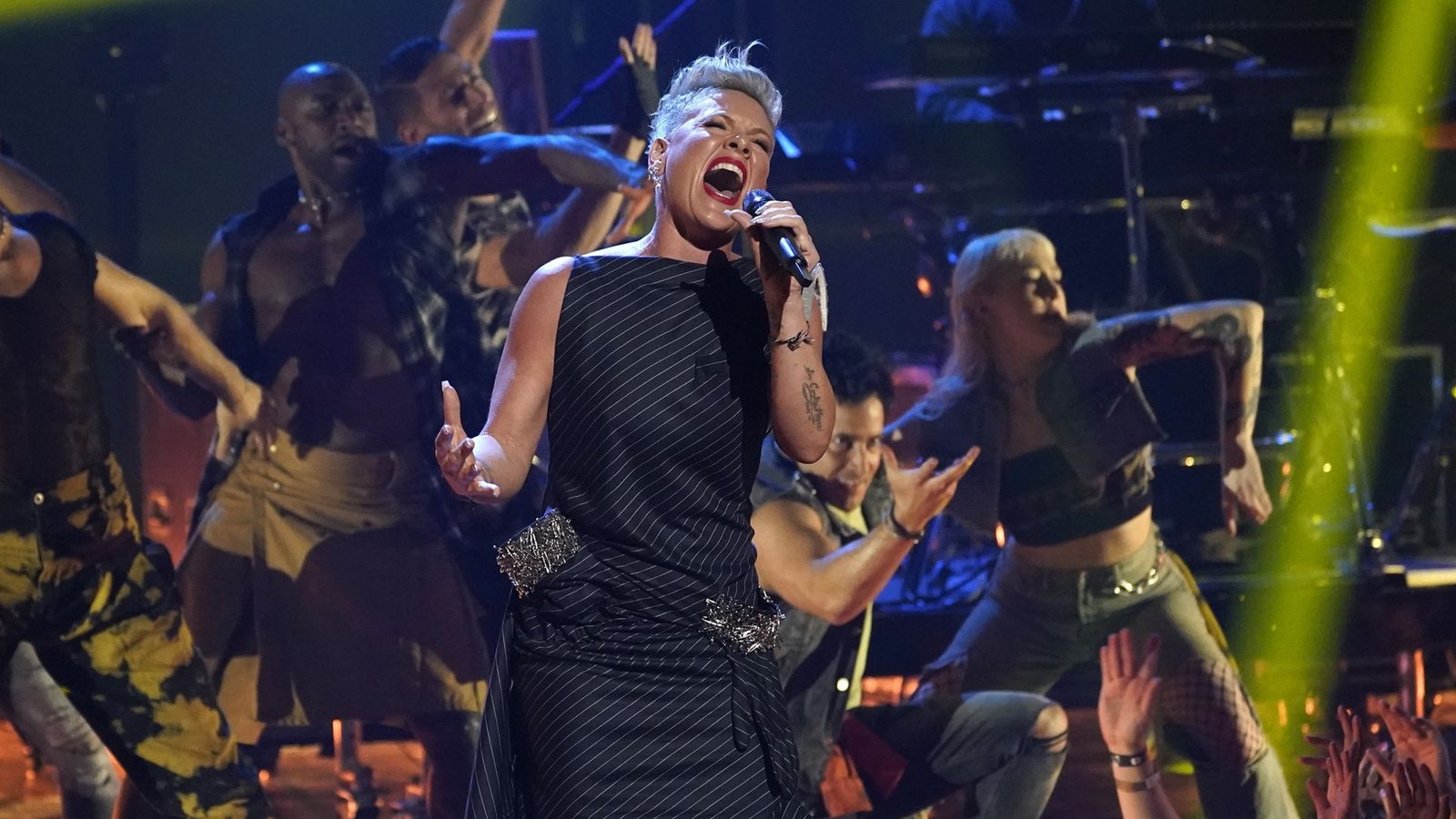 Sängerin P!NK steht seit fast 25 Jahren auf der Bühne. Auch bei den iHeartRadio Music Awards konnte sie die Zuschauenden wieder mit ihrer Performance begeistern.Foto: dpa/Chris Pizzello Sängerin P!NK steht seit fast 25 Jahren auf der Bühne. Auch bei den iHeartRadio Music Awards konnte sie die Zuschauenden wieder mit ihrer Performance begeistern.Foto: dpa/Chris Pizzello