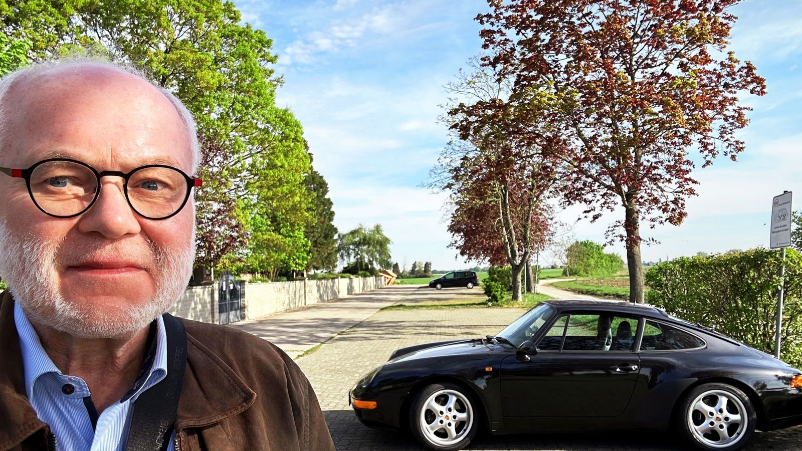 Eberhard Reuß ist seiner Leidenschaft für schöne Autos bis heute treu geblieben.
Foto: privat/
Vor einem halben Jahrhundert war dieser graue Lappen für unseren Autor „fast schon Pflicht, um aus der engen Welt der Vorstadthölle herauszukommen“.Foto: privat Eberhard Reuß ist seiner Leidenschaft für schöne Autos bis heute treu geblieben.
Foto: privat/
Vor einem halben Jahrhundert war dieser graue Lappen für unseren Autor „fast schon Pflicht, um aus der engen Welt der Vorstadthölle herauszukommen“.Foto: privat