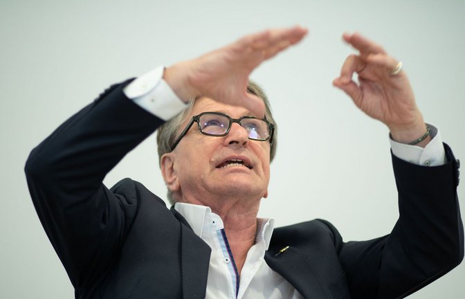 Manfred Lucha erläutert seine Ideen zur Krankenversicherung.<span class='image-autor'>Foto: Lichtgut/Leif Piechowski</span>