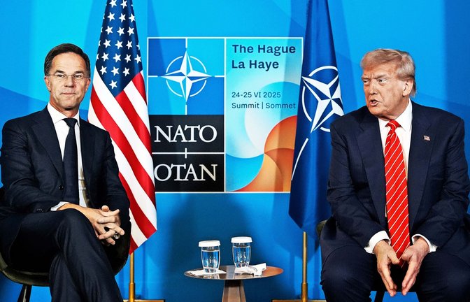 Nato-Generalsekretär Mark Rutte (li.) mit US-Präsident Donald Trump beim Bündnis-Gipfel in Den Haag im Juni 2025<span class='image-autor'>Foto: Alex Brandon/AP/dpa</span>