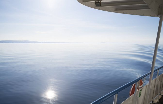 Blick von einer Fähre auf den Bodensee bei Bregenz.<span class='image-autor'>Foto: Imago/Imagebroker</span>