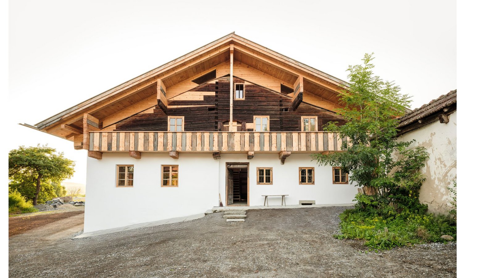 Preis: Maximilian Hartinger Architekt: „Haus mit gehobenem Dach“, Tiefenbach (bei Passau).Foto: Simon  Burko